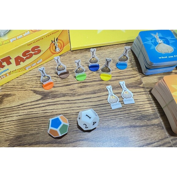 University Games Smart‎ Ass - The Ultimate Trivia Board Game * - Picture 10 of 13